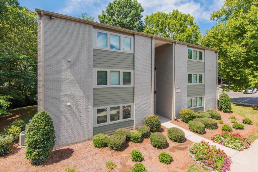 Lakeside Apartment Homes Building Exterior